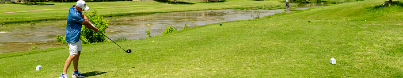 Golfer puts at Mill Creek Golf Course